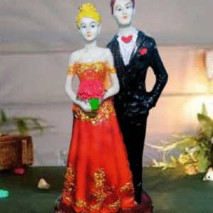 Romantic Couple Statue: The Perfect Gift for Your Partner Green